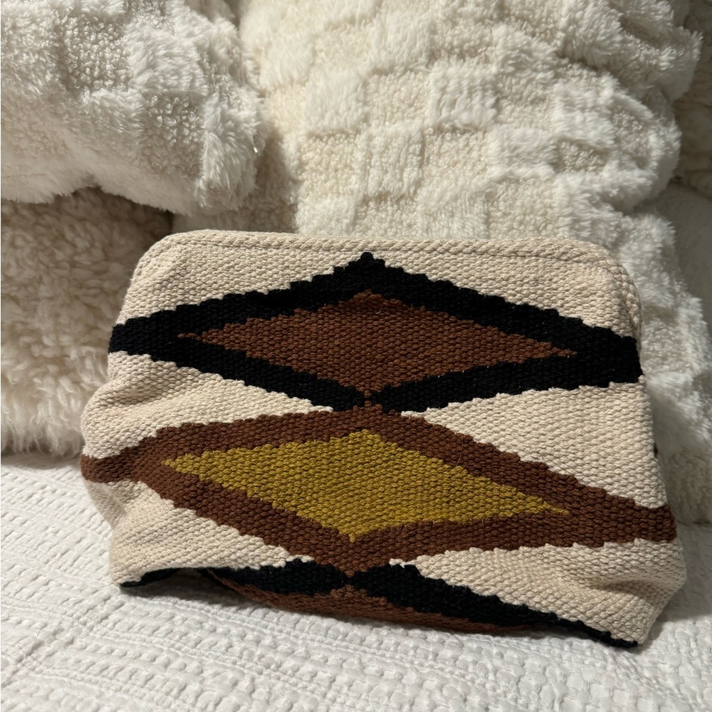 Zara Geometric Patterned Clutch